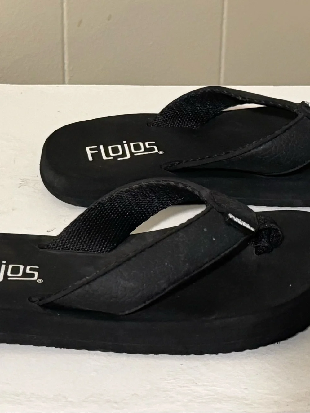 Flojos Kids Black Foam Flip Flop Sandals - Youth Toe-Post Slides (12-12.5)